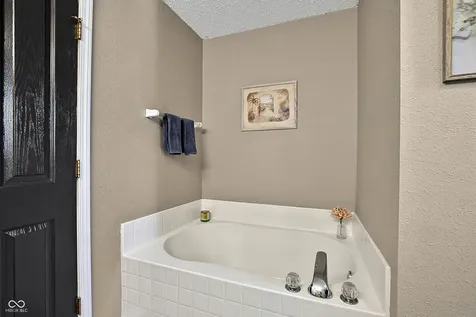 19406 Rocky Beach Drive Noblesville IN 46062