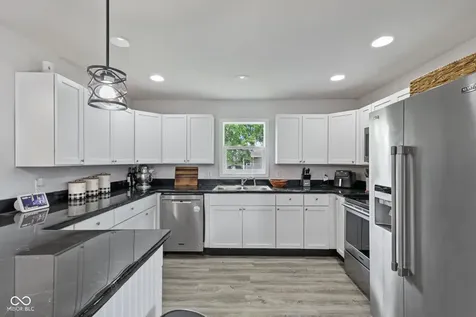 1924 S I Street Elwood IN 46036