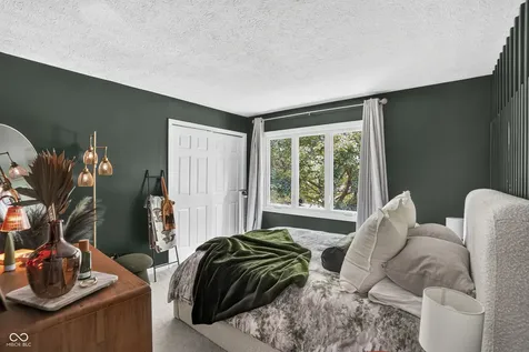 1565 Village Walk Drive Zionsville IN 46077
