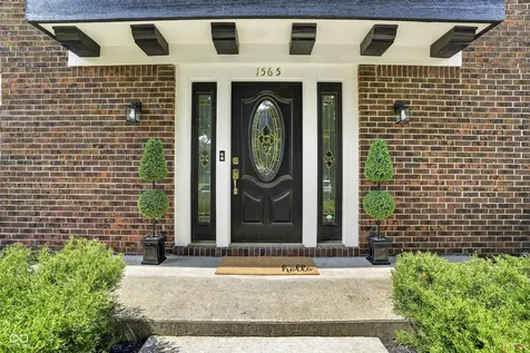 1565 Village Walk Drive Zionsville IN 46077
