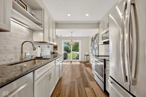 9223 Cinnebar Drive Indianapolis IN 46268