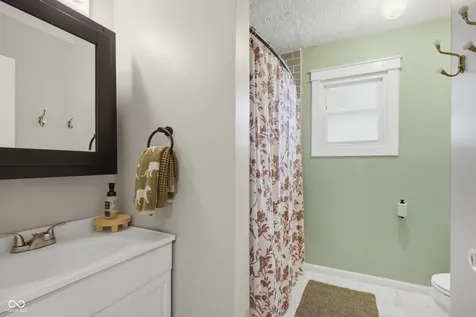 156 E Carlisle Street Mooresville IN 46158