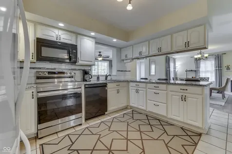 4206 Ridgeway Avenue Columbus IN 47203