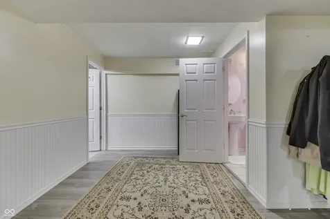 4206 Ridgeway Avenue Columbus IN 47203