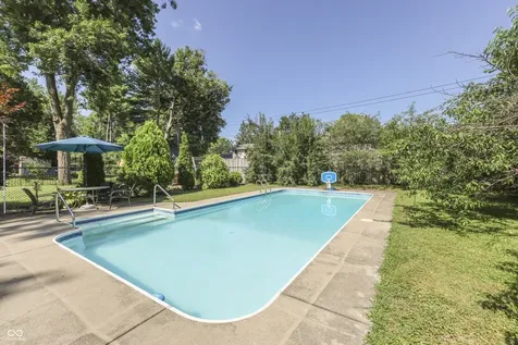 4206 Ridgeway Avenue Columbus IN 47203