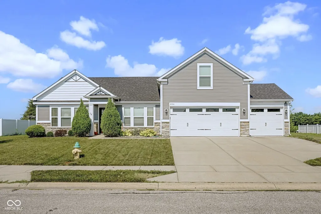4744 Clairmont Drive Columbus IN 47203