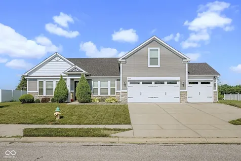 4744 Clairmont Drive Columbus IN 47203