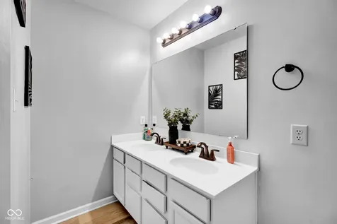 4744 Clairmont Drive Columbus IN 47203