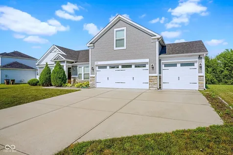 4744 Clairmont Drive Columbus IN 47203