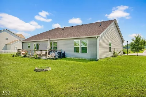 4744 Clairmont Drive Columbus IN 47203