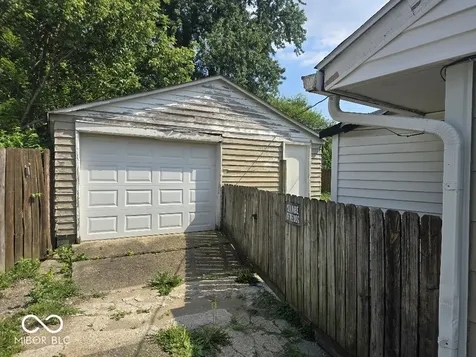 8203 E 48th Street Indianapolis IN 46226