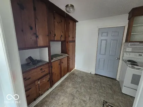 8203 E 48th Street Indianapolis IN 46226