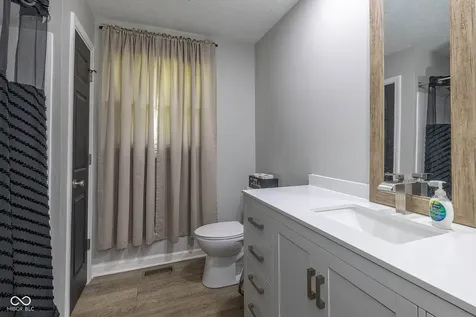 647 N 100 W Franklin IN 46131