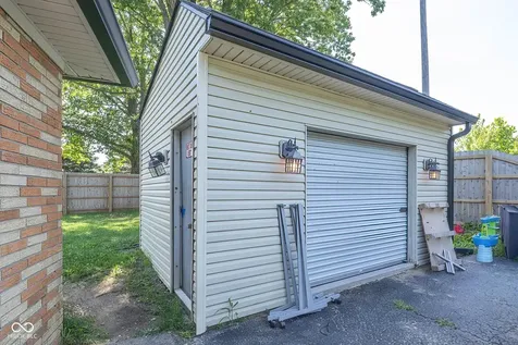 647 N 100 W Franklin IN 46131