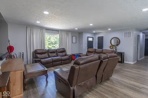647 N 100 W Franklin IN 46131