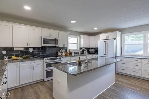 647 N 100 W Franklin IN 46131