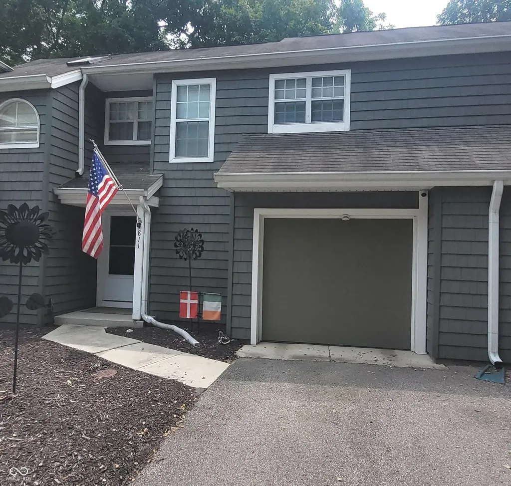 7811 Harbour Isle Indianapolis IN 46240