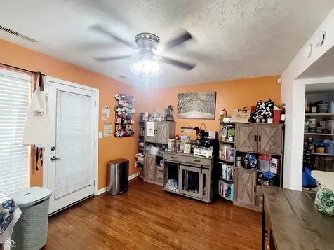 7811 Harbour Isle Indianapolis IN 46240