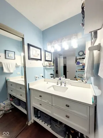 7811 Harbour Isle Indianapolis IN 46240
