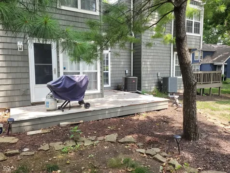 7811 Harbour Isle Indianapolis IN 46240