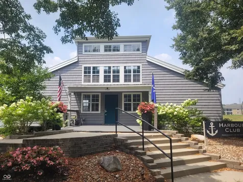 7811 Harbour Isle Indianapolis IN 46240