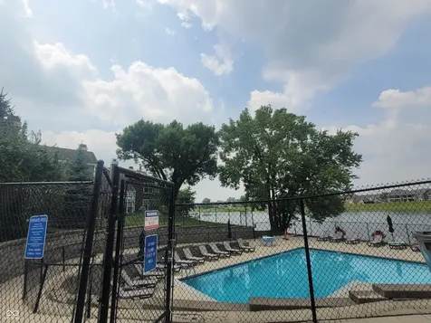 7811 Harbour Isle Indianapolis IN 46240
