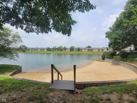 7811 Harbour Isle Indianapolis IN 46240