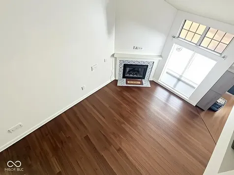 7811 Harbour Isle Indianapolis IN 46240