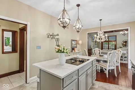 1371 Bur Oak Court Avon IN 46123