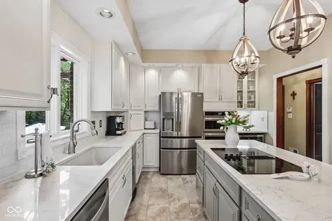 1371 Bur Oak Court Avon IN 46123