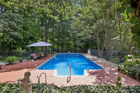 1371 Bur Oak Court Avon IN 46123
