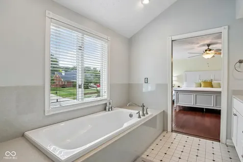 1371 Bur Oak Court Avon IN 46123