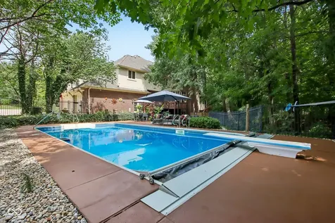 1371 Bur Oak Court Avon IN 46123