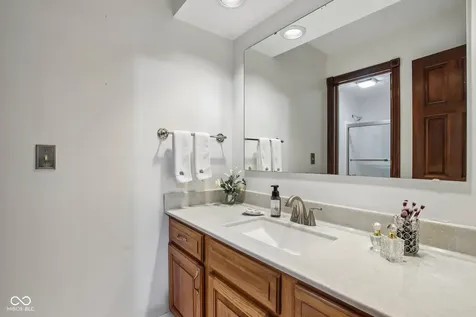 1371 Bur Oak Court Avon IN 46123