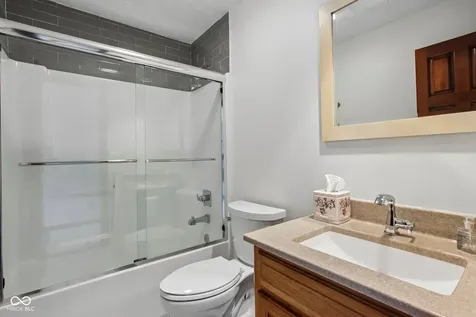 1371 Bur Oak Court Avon IN 46123