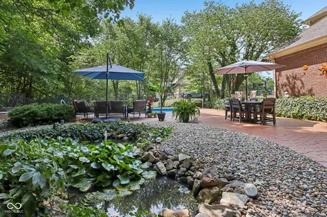 1371 Bur Oak Court Avon IN 46123