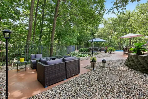 1371 Bur Oak Court Avon IN 46123