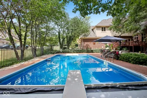 1371 Bur Oak Court Avon IN 46123
