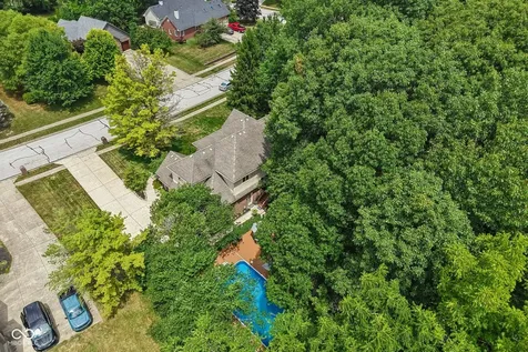 1371 Bur Oak Court Avon IN 46123