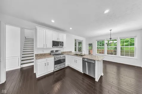 8274 Sweetclover Indianapolis IN 46256