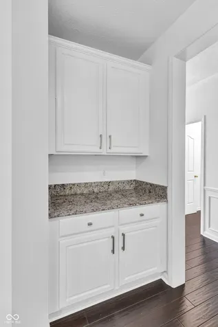 8274 Sweetclover Indianapolis IN 46256