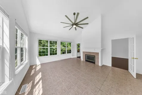 8274 Sweetclover Indianapolis IN 46256