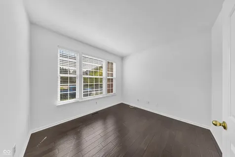8274 Sweetclover Indianapolis IN 46256