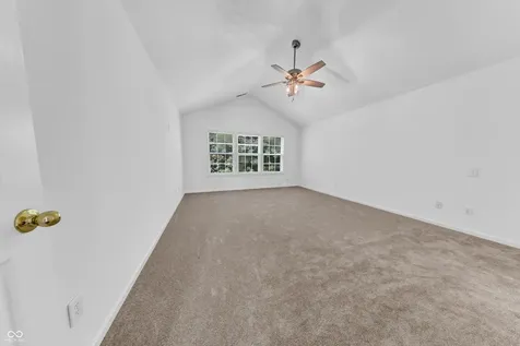 8274 Sweetclover Indianapolis IN 46256