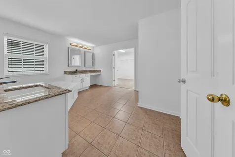 8274 Sweetclover Indianapolis IN 46256