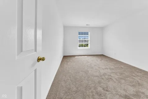 8274 Sweetclover Indianapolis IN 46256
