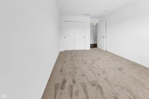8274 Sweetclover Indianapolis IN 46256