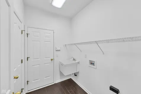 8274 Sweetclover Indianapolis IN 46256