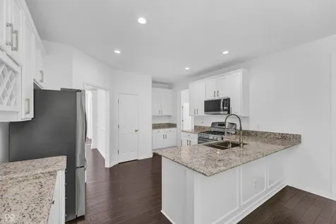 8274 Sweetclover Indianapolis IN 46256