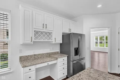 8274 Sweetclover Indianapolis IN 46256